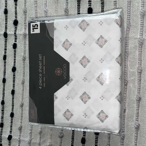 White and Gray 4-Piece Sheet Set